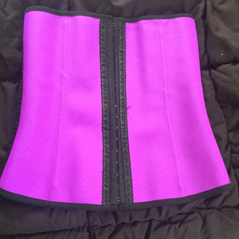 Size L (runs small) URSULA waist trainer